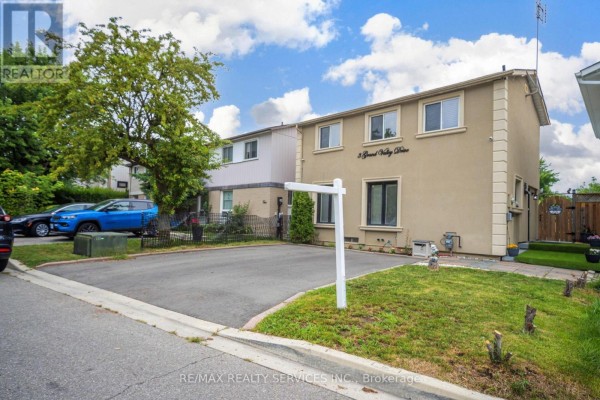 Kitchen - 3 Grand Valley Drive, Brampton, ON L6S2L1 Photo 2