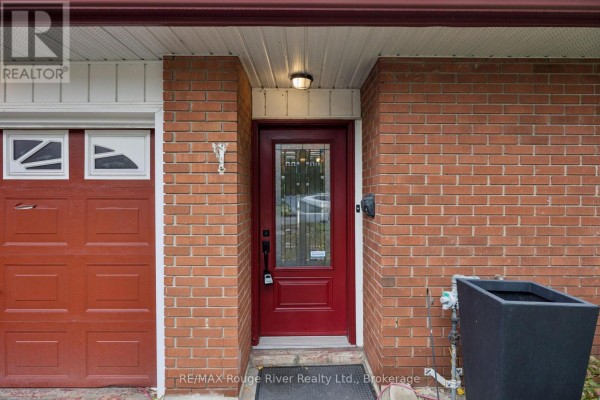 Living room - 3 Heatherwood Road, Ajax, ON L1S2K6 Photo 3