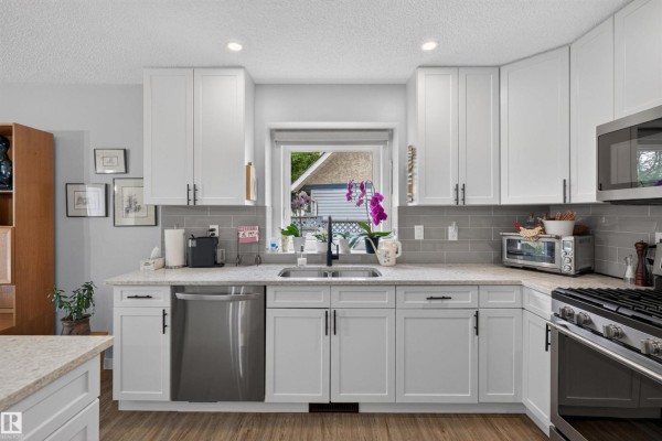 Kitchen - 3 Hickory Cr, Sherwood Park, AB T8A5E8 Photo 3