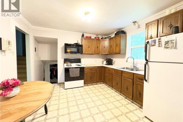 Bath (# pieces 1-6) - 3 Honey Street, Chatham, NB E1N3R7 Photo 5