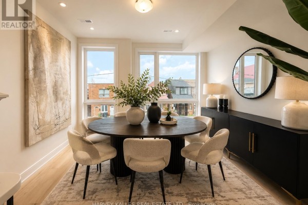 Living room - 3 Innes Avenue, Toronto, ON M6E0B2 Photo 4