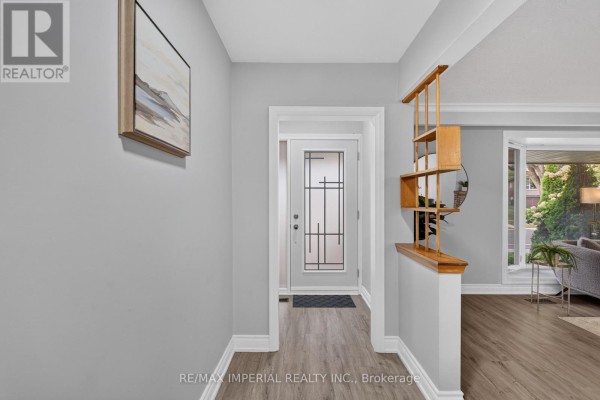 Kitchen - 3 Minstrel Drive, Toronto, ON M8Y3G3 Photo 3