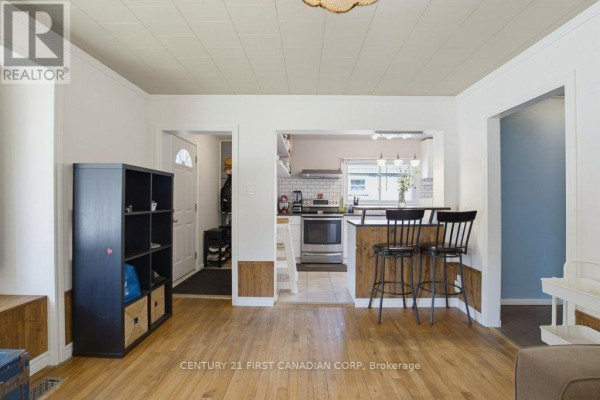 3 Parkside Drive, St  Thomas, ON, photo 2