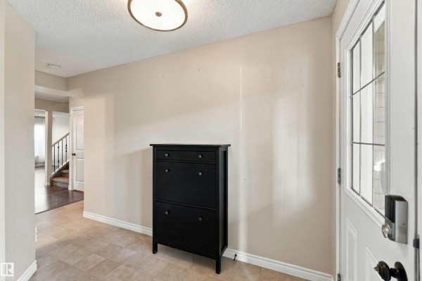 Den - 3 Peter St, Spruce Grove, AB T7X0R4 Photo 5