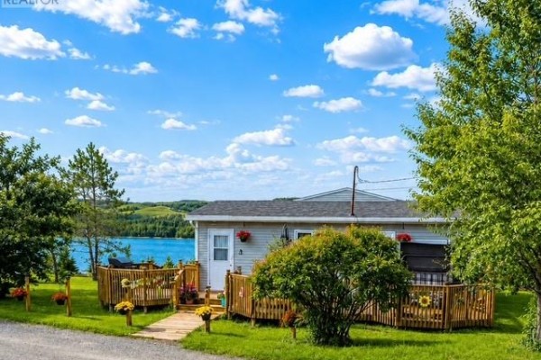 Bath (# pieces 1-6) - 3 Pike's Lane, Burin Bay Arm, Burin, NL A0E1G0 Photo 2