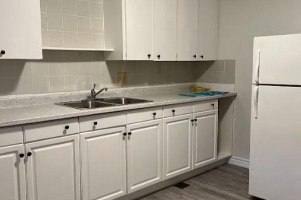 3 Robinson Street N Unit# 2, Grimsby, ON, photo 2