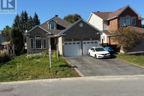Family room - 3 Samuel Mann Avenue, Ottawa, ON K2S1X3 Photo 2