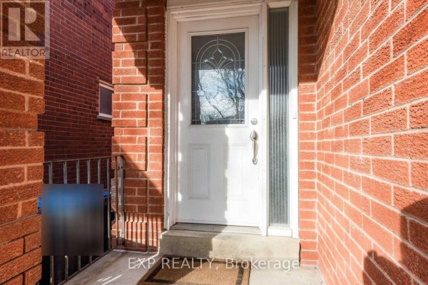 3 Shenstone Avenue, Brampton, ON, photo 2
