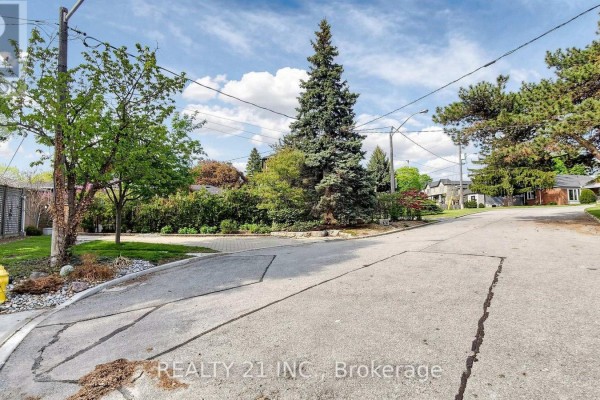 Dining room - 3 Stinson Circle, Toronto, ON M4B2Y7 Photo 4