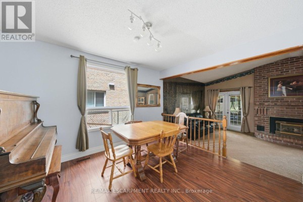 3 Twinoaks Crescent, Hamilton, ON, photo 3