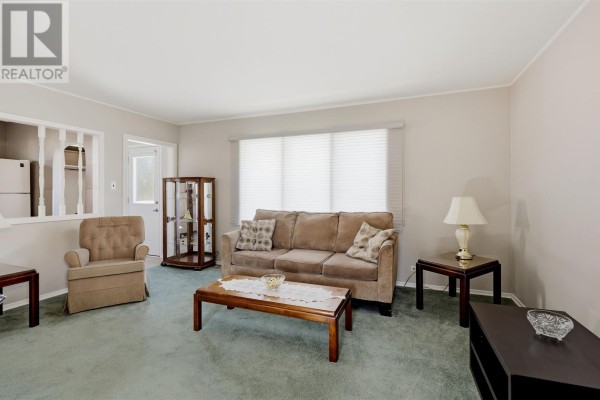 Living room - 3 Weldon Ave, Sault Ste  Marie, ON P6B3C4 Photo 2