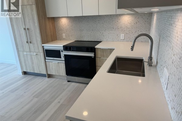 30* 1616 Lloyd Avenue, North Vancouver, BC V7P1S5 Photo 2