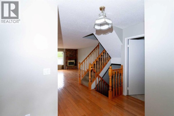 Foyer - 30, 228 Theodore Place Nw, Calgary, AB T2K5S1 Photo 4