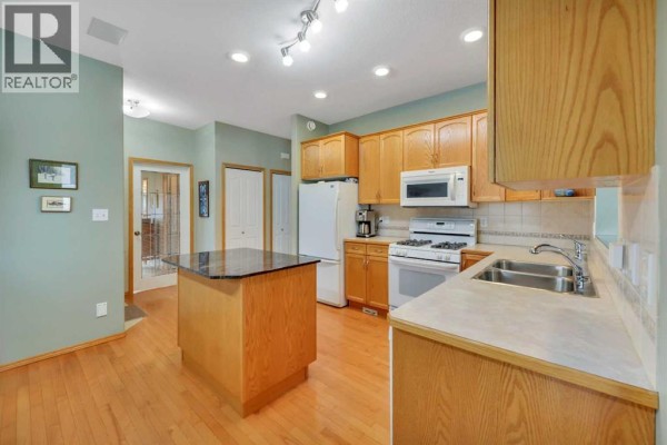 Kitchen - 30, 939 Ramage Crescent, Red Deer, AB T4P3Z9 Photo 5