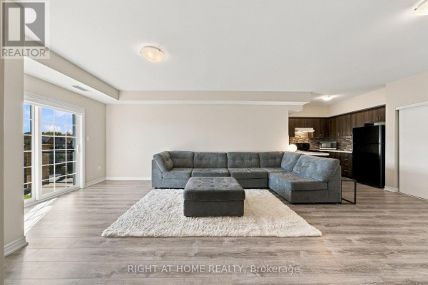 30 - 40 Ferndale Drive S, Barrie, ON L4N2L3 Photo 3