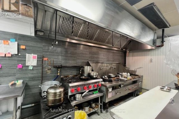 30 - 7181 Yonge Street, Markham, ON L3T0C7 Photo 4