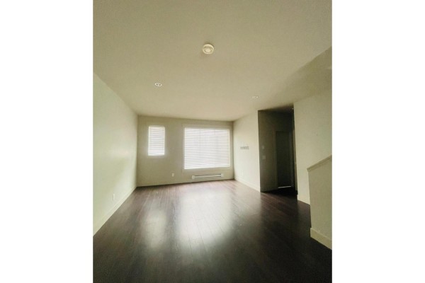 30 14499 64 Avenue, Surrey, BC V3S1X5 Photo 5