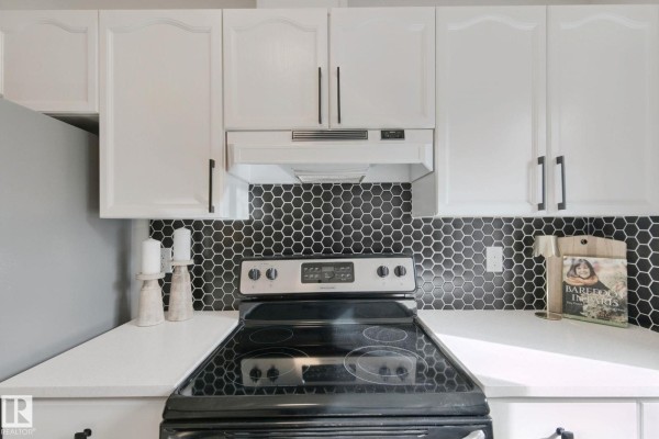 Kitchen - #30 14803 34 St Nw, Edmonton, AB T5Y2L3 Photo 3