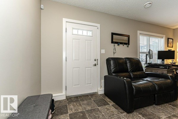 Kitchen - #30 2803 James Mowatt Tr Sw Sw, Edmonton, AB T6W2P5 Photo 3