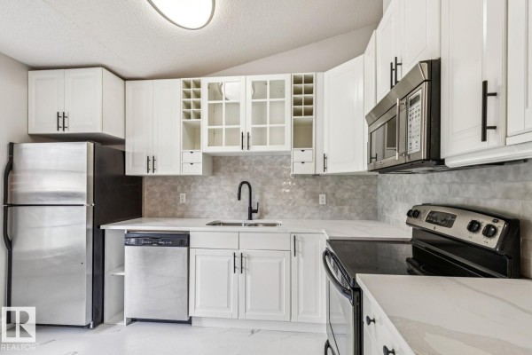 Kitchen - #30 4630 17 Av Nw, Edmonton, AB T6L6H3 Photo 3