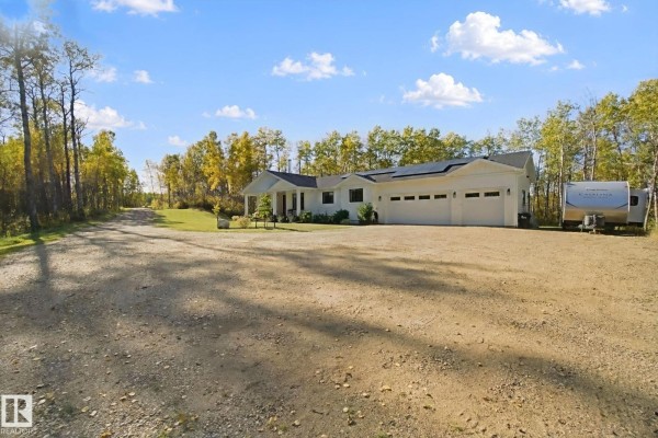 Family room - 30 52467 Range Road 214, Rural Strathcona County, AB T8A0X1 Photo 4
