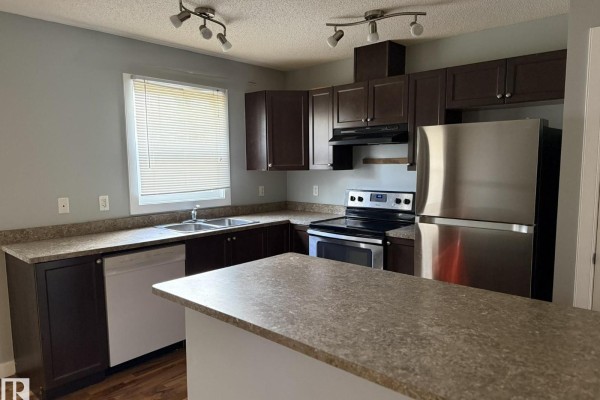 Kitchen - #30 6032 38 Av Nw, Edmonton, AB T6L0A4 Photo 3