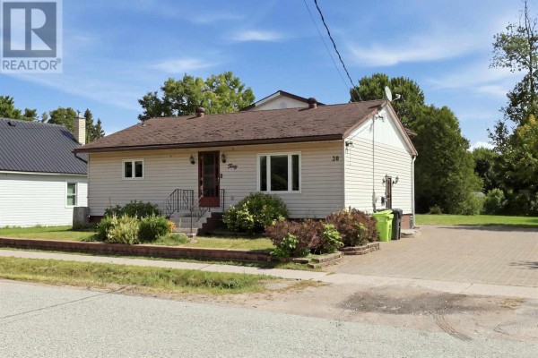 30 Adeline Ave, Sault Ste  Marie, ON, photo 2