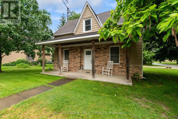 Kitchen - 30 Argyle Street, Lambton Shores, ON N0N1J0 Photo 2