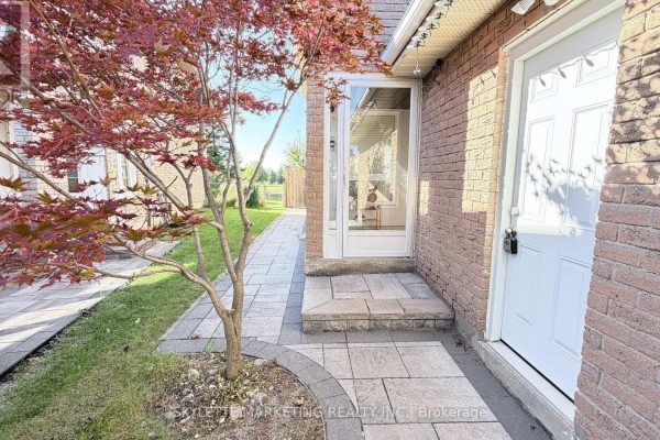 Kitchen - 30 Ascot Crescent, Markham, ON L3R3P6 Photo 4