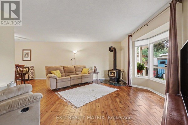 Bedroom - 30 Bartley Crescent, Ottawa, ON K2J2J7 Photo 4