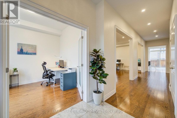 Loft - 30 Ben Sinclair Avenue, East Gwillimbury, ON L9N0S2 Photo 2