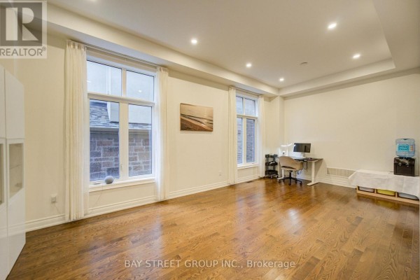 Dining room - 30 Ben Sinclair Avenue, East Gwillimbury, ON L9N0S2 Photo 4