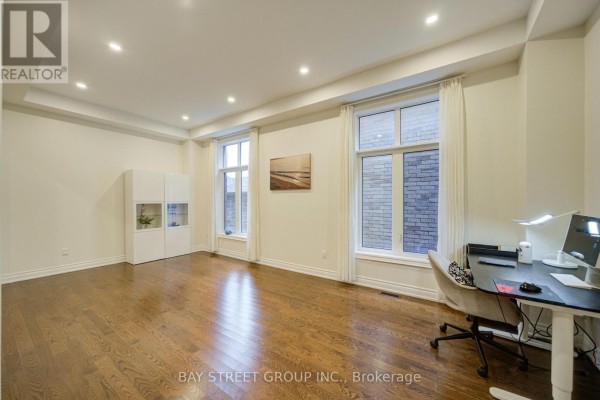 Family room - 30 Ben Sinclair Avenue, East Gwillimbury, ON L9N0S2 Photo 5
