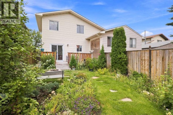 30 Bermuda Drive Nw, Calgary, AB, photo 2