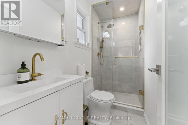 Kitchen - 30 Blue Ridge Road, Toronto, ON M2K1R7 Photo 3