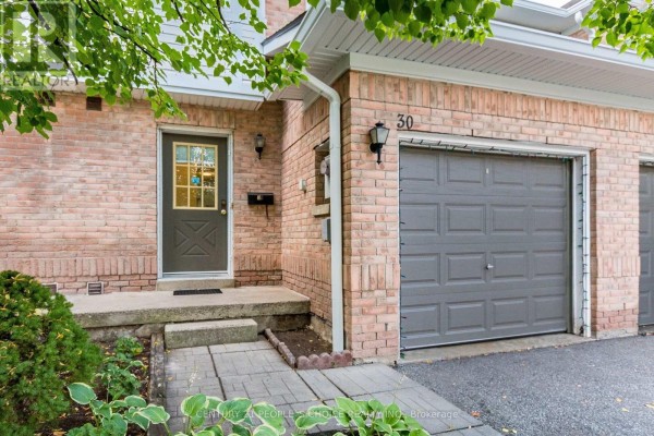 Kitchen - 30 Brisbane Court, Brampton, ON L6R1V4 Photo 3