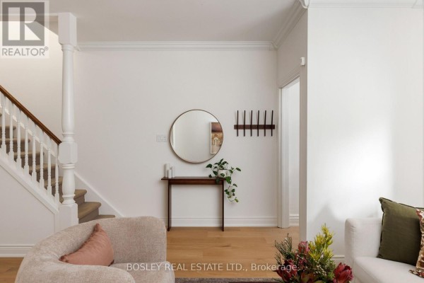 Dining room - 30 Caroline Avenue, Toronto, ON M4M2X7 Photo 3