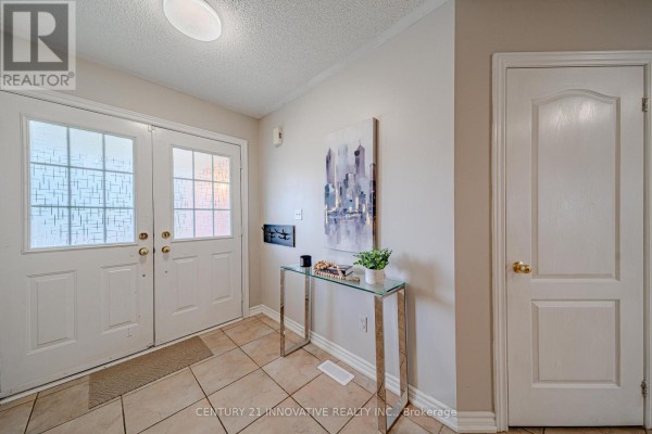 Eating area - 30 Castle Green Drive, Whitby, ON L1R2P9 Photo 5
