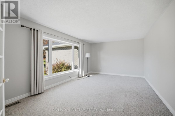 Recreational, Games room - 30 Castle Harbour Drive, Scugog, ON L9L1P5 Photo 5