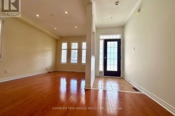 30 Chippingwood Manor, Aurora, ON, photo 2