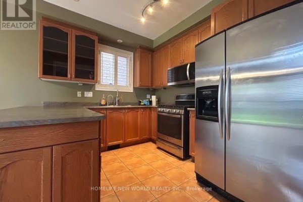 Kitchen - 30 Chippingwood Manor, Aurora, ON L4G7R4 Photo 4
