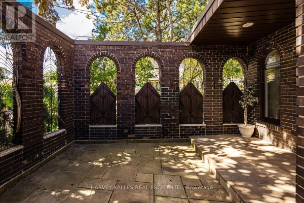 30 Coreydale Court, Toronto, ON, photo 3