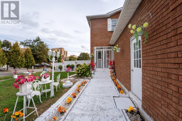 Eating area - 30 Daffodil Place, Brampton, ON L6Y3B6 Photo 4