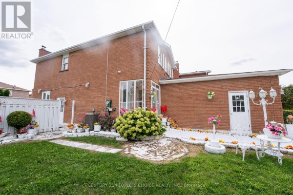 Living room - 30 Daffodil Place, Brampton, ON L6Y3B6 Photo 5