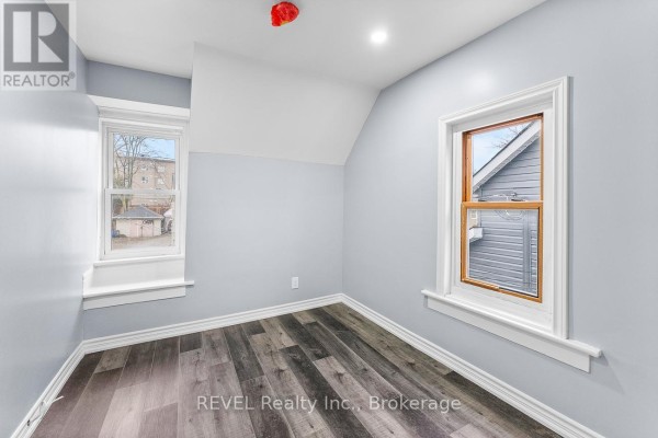 30 Division Street, St  Catharines, ON L2R3G2 Photo 5