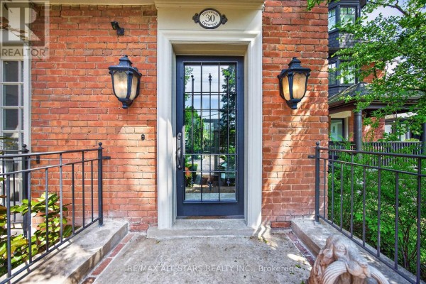 Primary Bedroom - 30 Edgewood Crescent, Toronto, ON M4W3A9 Photo 4