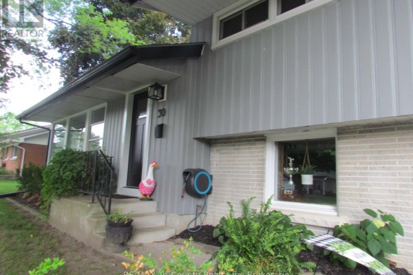 30 Fairfield Crescent, Tillsonburg, ON, photo 3