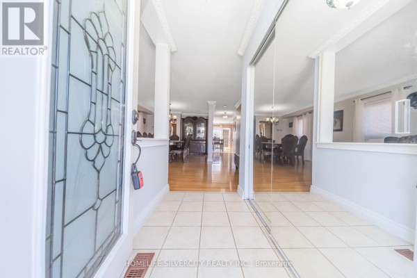 30 Fairhill Avenue, Brampton, ON, photo 3