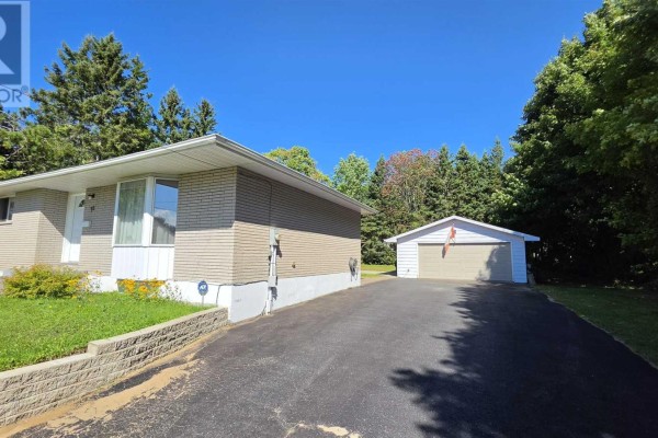 30 Foothill Rd, Sault Ste  Marie, ON, photo 2