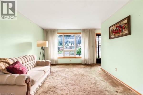 Recreation room - 30 Goldfinch Road, Hamilton, ON L9A3W7 Photo 5